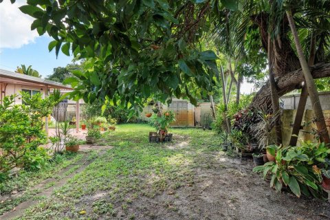 House in Miami, Florida 4 bedrooms, 161.37 sq.m. № 1375460 - photo 7