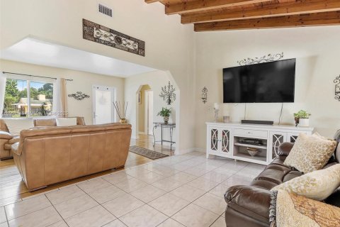 House in Miami, Florida 4 bedrooms, 161.37 sq.m. № 1375460 - photo 13
