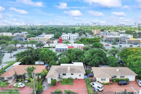 House in Miami, Florida 4 bedrooms, 161.37 sq.m. № 1375460 - photo 1