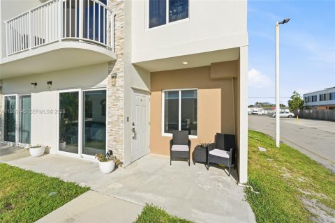 Купить таунхаус в Хомстед, Флорида 4 спальни, № 2049175 - фото 21