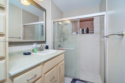 House in Sunrise, Florida 3 bedrooms, 125.23 sq.m. № 1684018 - photo 6