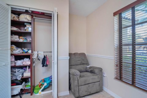 House in Sunrise, Florida 3 bedrooms, 125.23 sq.m. № 1684018 - photo 18