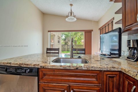 House in Sunrise, Florida 3 bedrooms, 125.23 sq.m. № 1684018 - photo 10