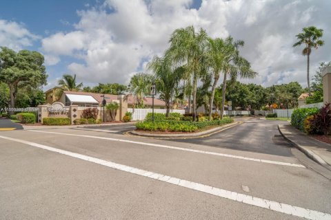 House in Sunrise, Florida 3 bedrooms, 125.23 sq.m. № 1684018 - photo 28