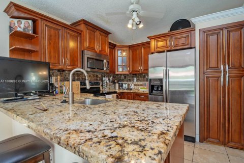 House in Sunrise, Florida 3 bedrooms, 125.23 sq.m. № 1684018 - photo 11
