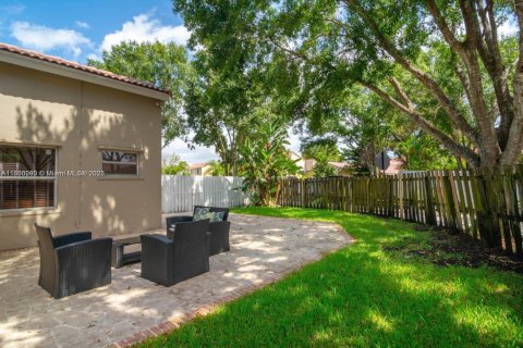 House in Sunrise, Florida 3 bedrooms, 125.23 sq.m. № 1684018 - photo 23