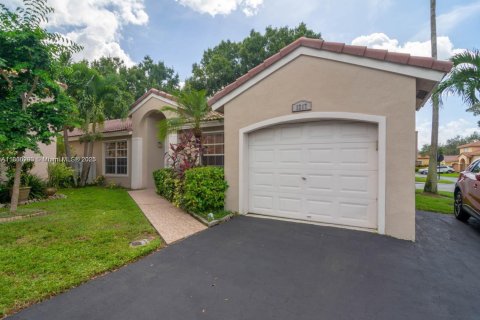 House in Sunrise, Florida 3 bedrooms, 125.23 sq.m. № 1684018 - photo 26