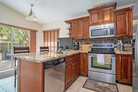 House in Sunrise, Florida 3 bedrooms, 125.23 sq.m. № 1684018 - photo 3