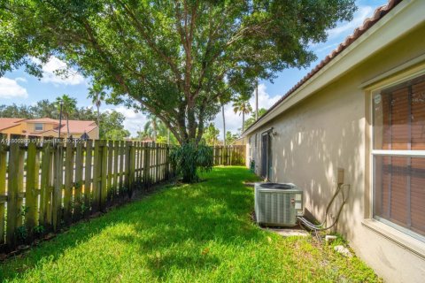 House in Sunrise, Florida 3 bedrooms, 125.23 sq.m. № 1684018 - photo 20