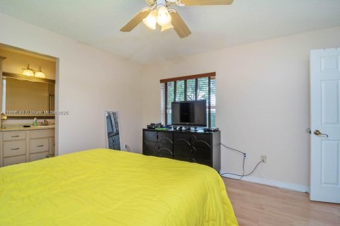 House in Sunrise, Florida 3 bedrooms, 125.23 sq.m. № 1684018 - photo 12