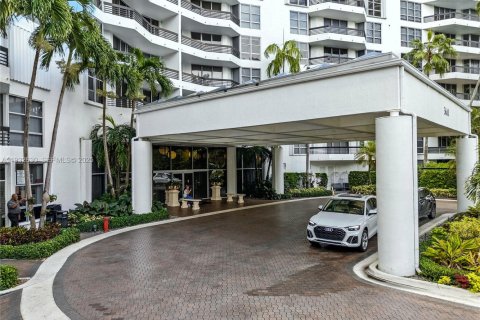 Condo in Aventura, Florida, 3 bedrooms № 1991479 - photo 29