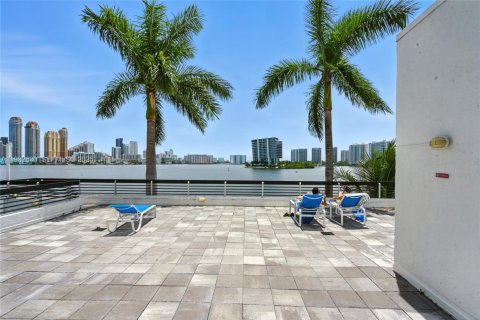 Condo in Aventura, Florida, 3 bedrooms № 1991479 - photo 22