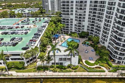 Condo in Aventura, Florida, 3 bedrooms № 1991479 - photo 27