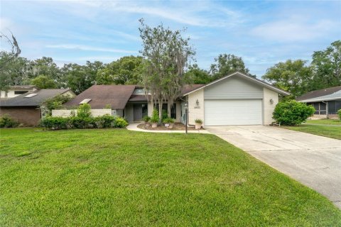 House in Dade City, Florida 2 bedrooms, 218.97 sq.m. № 1780642 - photo 1