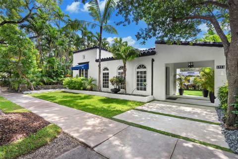 House in Coral Gables, Florida 3 bedrooms, 198.35 sq.m. № 1790123 - photo 18