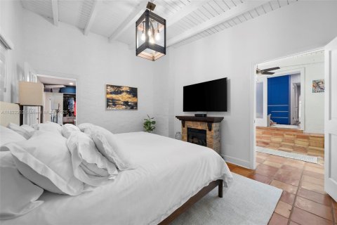House in Coral Gables, Florida 3 bedrooms, 198.35 sq.m. № 1790123 - photo 28