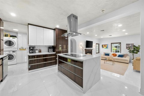 House in Coral Gables, Florida 3 bedrooms, 198.35 sq.m. № 1790123 - photo 24