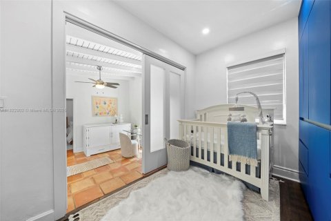 House in Coral Gables, Florida 3 bedrooms, 198.35 sq.m. № 1790123 - photo 13