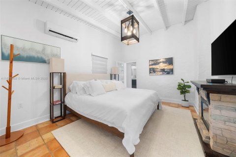 House in Coral Gables, Florida 3 bedrooms, 198.35 sq.m. № 1790123 - photo 7