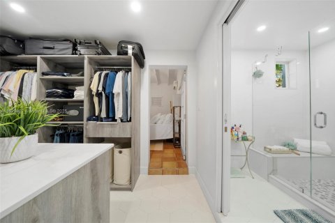 House in Coral Gables, Florida 3 bedrooms, 198.35 sq.m. № 1790123 - photo 30