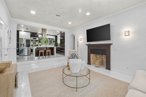 House in Coral Gables, Florida 3 bedrooms, 198.35 sq.m. № 1790123 - photo 23