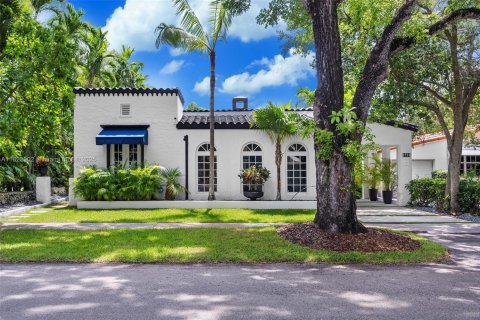 House in Coral Gables, Florida 3 bedrooms, 198.35 sq.m. № 1790123 - photo 1