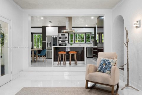 House in Coral Gables, Florida 3 bedrooms, 198.35 sq.m. № 1790123 - photo 27