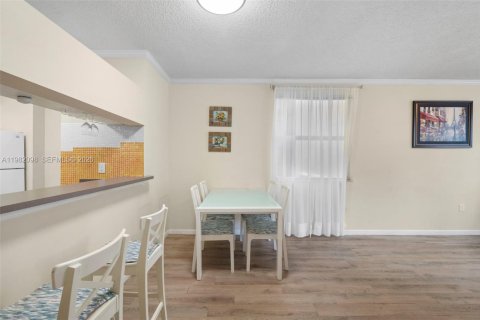 Condo in Sunny Isles Beach, Florida, 2 bedrooms  № 2043298 - photo 14