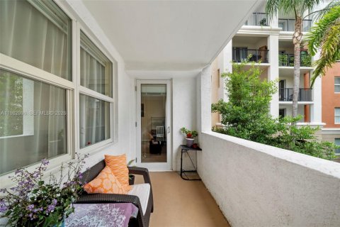 Condo in Sunny Isles Beach, Florida, 2 bedrooms  № 2043298 - photo 22