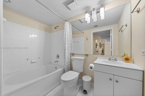 Condo in Sunny Isles Beach, Florida, 2 bedrooms  № 2043298 - photo 19