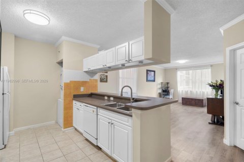 Condo in Sunny Isles Beach, Florida, 2 bedrooms  № 2043298 - photo 11
