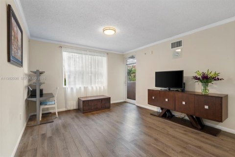 Condo in Sunny Isles Beach, Florida, 2 bedrooms  № 2043298 - photo 13