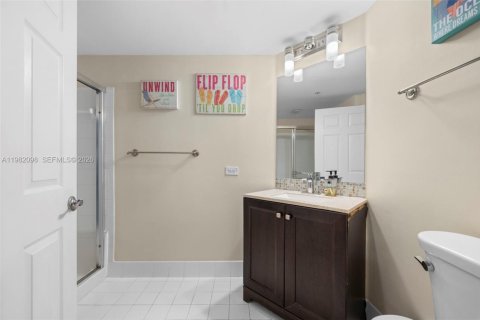 Condo in Sunny Isles Beach, Florida, 2 bedrooms  № 2043298 - photo 18