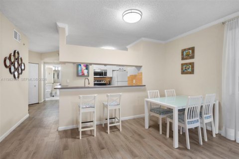 Condo in Sunny Isles Beach, Florida, 2 bedrooms  № 2043298 - photo 12