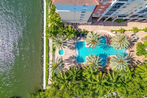 Condo in Sunny Isles Beach, Florida, 2 bedrooms  № 2043298 - photo 3