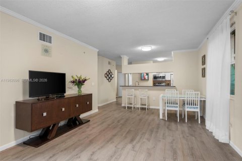 Condo in Sunny Isles Beach, Florida, 2 bedrooms  № 2043298 - photo 16