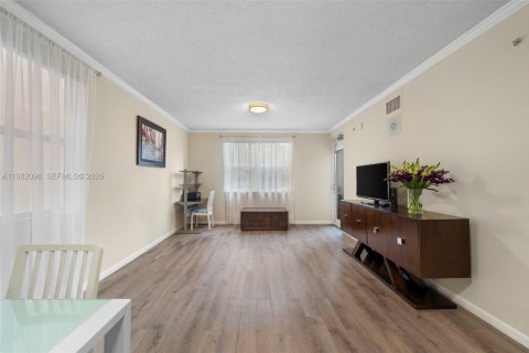 Condo in Sunny Isles Beach, Florida, 2 bedrooms  № 2043298 - photo 15