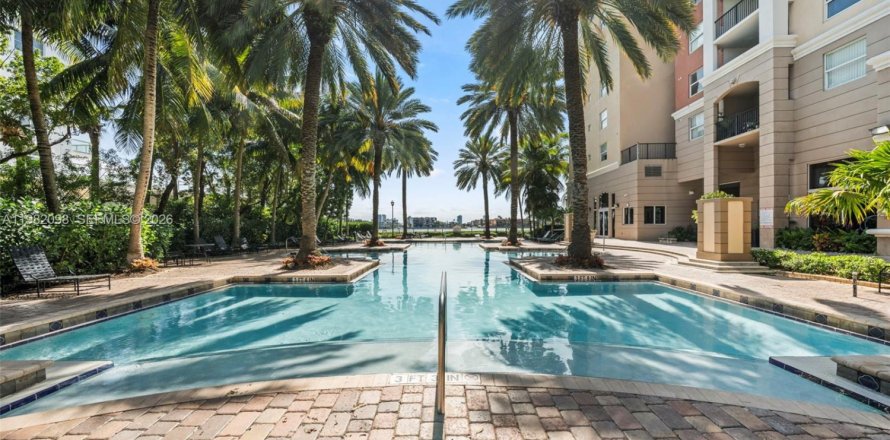 Condo in Sunny Isles Beach, Florida, 2 bedrooms  № 2043298