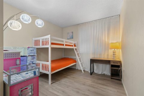 Condo in Sunny Isles Beach, Florida, 2 bedrooms  № 2043298 - photo 21