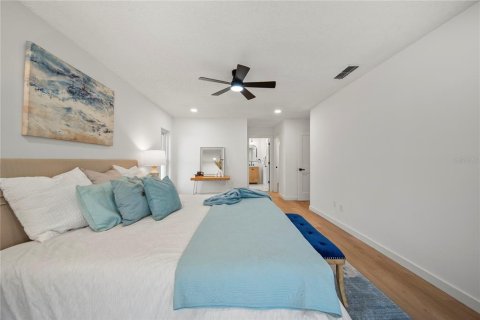 House in Valrico, Florida 4 bedrooms, 190.73 sq.m. № 1743056 - photo 24