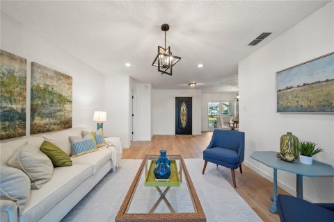 House in Valrico, Florida 4 bedrooms, 190.73 sq.m. № 1743056 - photo 5