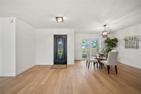 House in Valrico, Florida 4 bedrooms, 190.73 sq.m. № 1743056 - photo 4