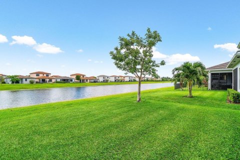 Купить виллу или дом в Уэстлейк, Флорида 7 комнат, 155.8м2, № 2085626 - фото 28
