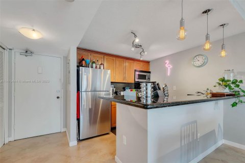 Condominio en venta en Miami Beach, Florida, 1 dormitorio, 60.94 m2 № 1706665 - foto 2