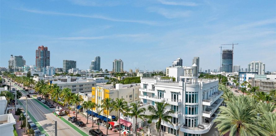 Condominio en Miami Beach, Florida, 1 dormitorio  № 1706665