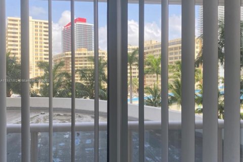 Condominio en venta en Hallandale Beach, Florida, 3 dormitorios, 145.95 m2 № 1847792 - foto 12