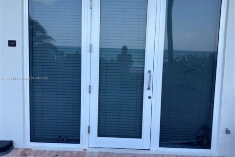Condominio en venta en Hallandale Beach, Florida, 3 dormitorios, 145.95 m2 № 1847792 - foto 2