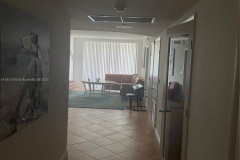 Condominio en venta en Hallandale Beach, Florida, 3 dormitorios, 145.95 m2 № 1847792 - foto 11