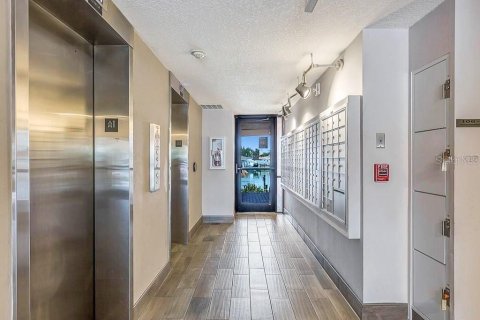 Condominio en venta en Clearwater, Florida, 1 dormitorio, 63.17 m2 № 2209847 - foto 5