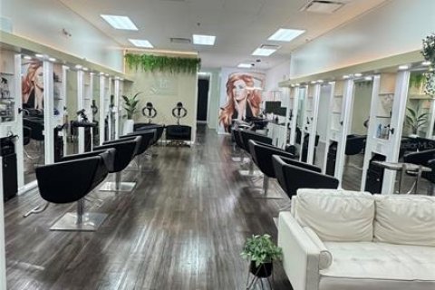 Commercial property in Tampa, Florida № 2239991